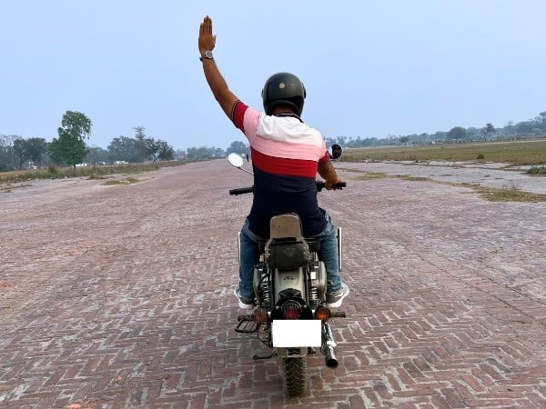 Follow Me Hand Signal